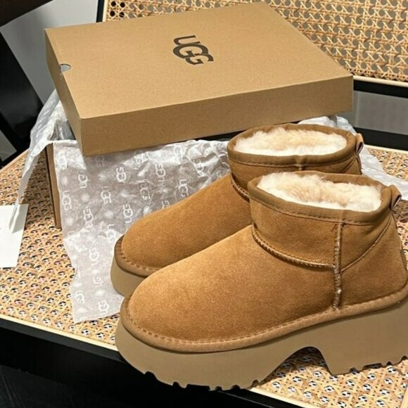 UGG Classic Ultra Mini New Heights Boot - Picture 3 of 9